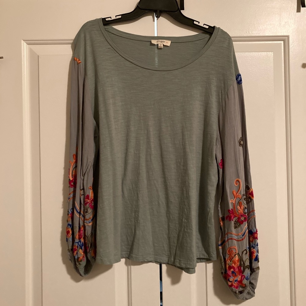 Umgee Bell-sleeve Shirt with Embroidered Design. Size XL